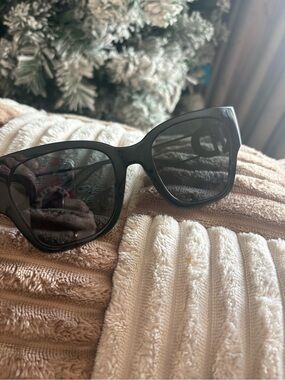 DIOR Black Cat-Eye Sunglasses - Classic Bold Frame